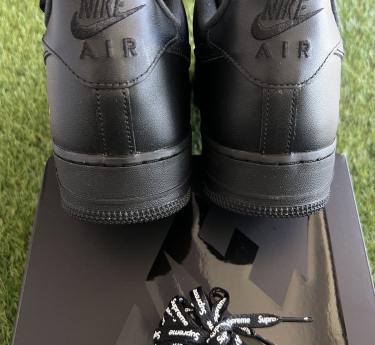 Supreme Nike Air Force 1 Black Size 9 Brand New