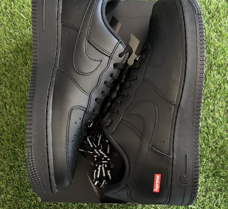 Supreme Nike Air Force 1 Black Size 9 Brand New