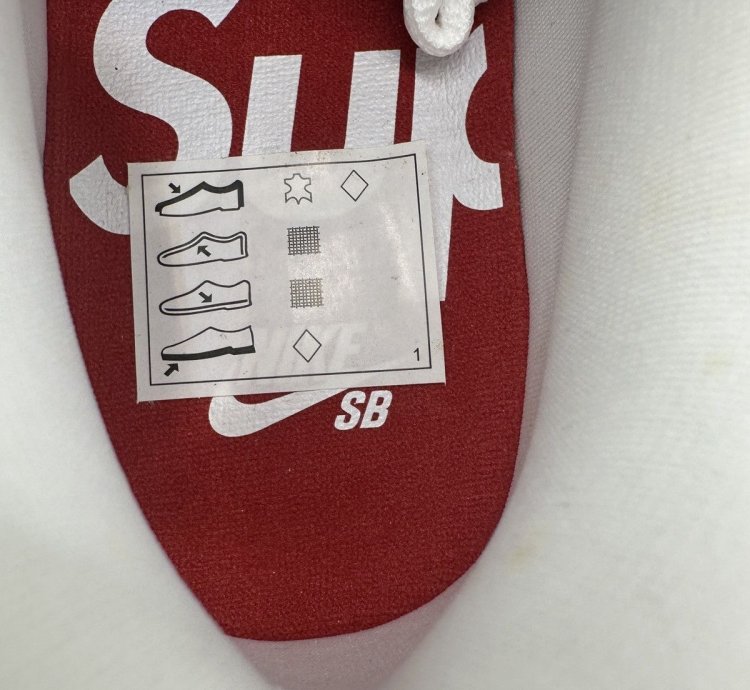 Nike Sb Dunk Low Supreme Jewel Swoosh
