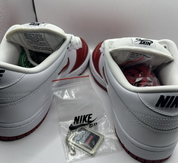 Nike Sb Dunk Low Supreme Jewel Swoosh