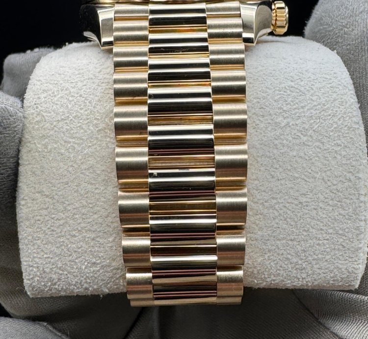 Rolex Day-date 36 Mother Of Pearl Diamond Dial Unworn