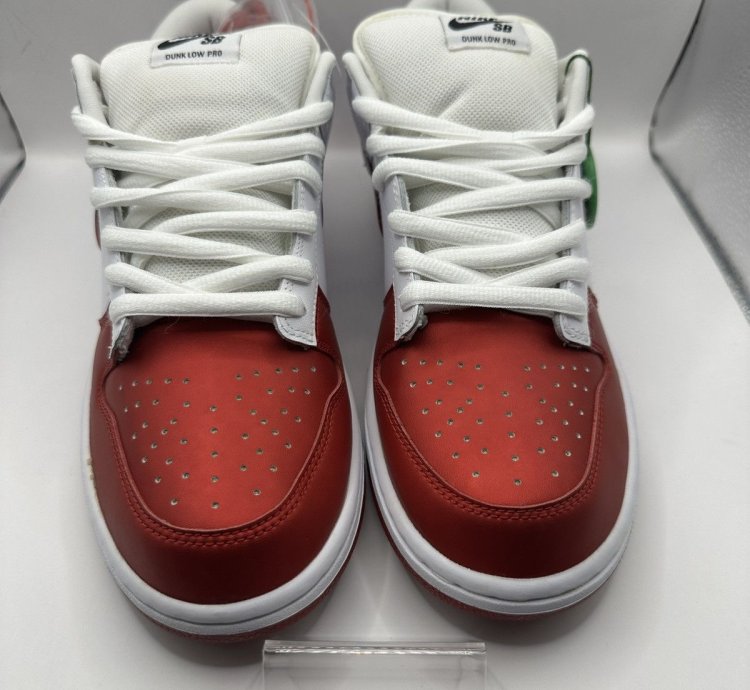 Nike Sb Dunk Low Supreme Jewel Swoosh