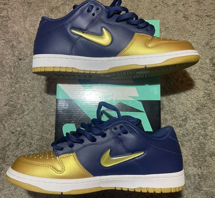 Nike Sb Dunk Low Supreme Jewel Swoosh Gold