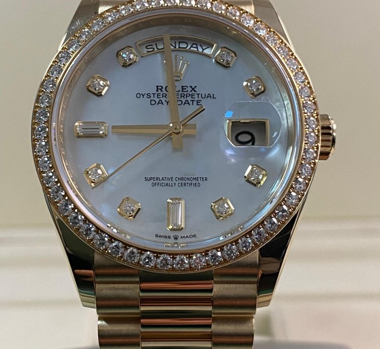 Rolex Day-date 36 New 2022 Unworn Day-date 36 Yellow Gold Mother-of-pearl Diamond Dial Diamond Bezel