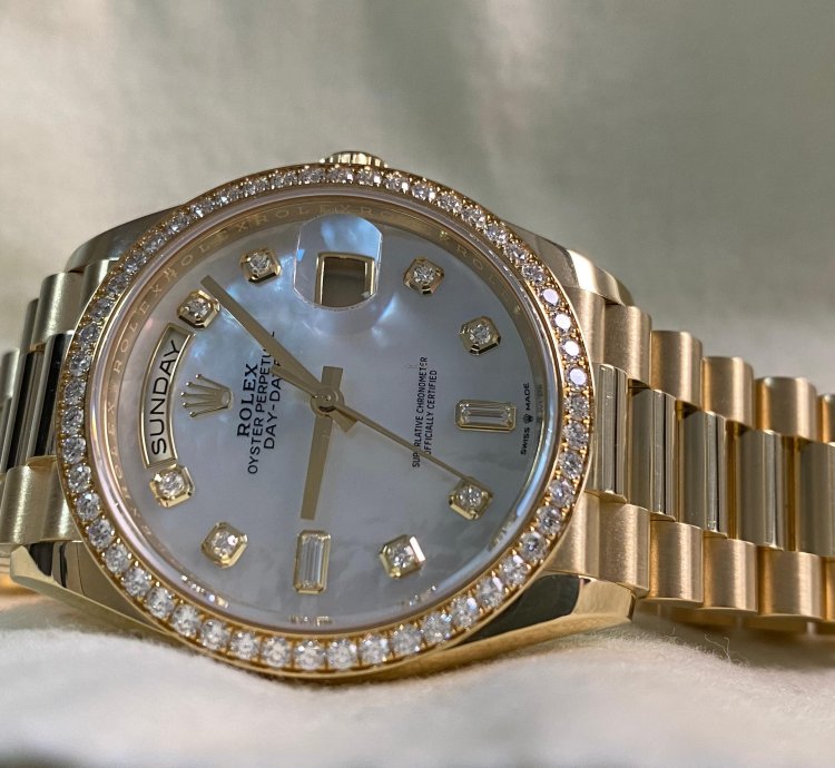 Rolex Day-date 36 New 2022 Unworn Day-date 36 Yellow Gold Mother-of-pearl Diamond Dial Diamond Bezel