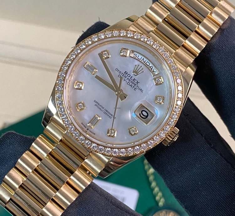 Rolex Day-date 36 New 2022 Unworn Day-date 36 Yellow Gold Mother-of-pearl Diamond Dial Diamond Bezel