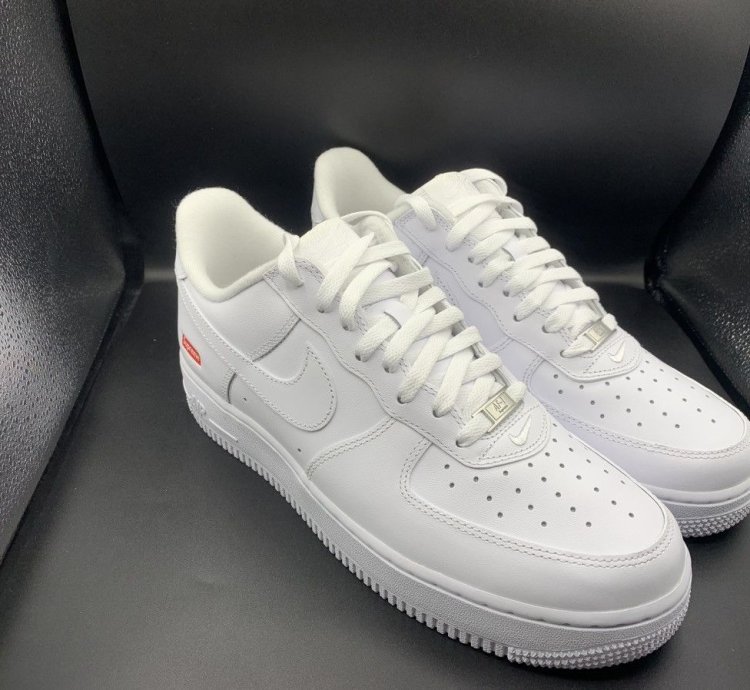 Supreme Nike Air Force 1 Low - Size 10 5