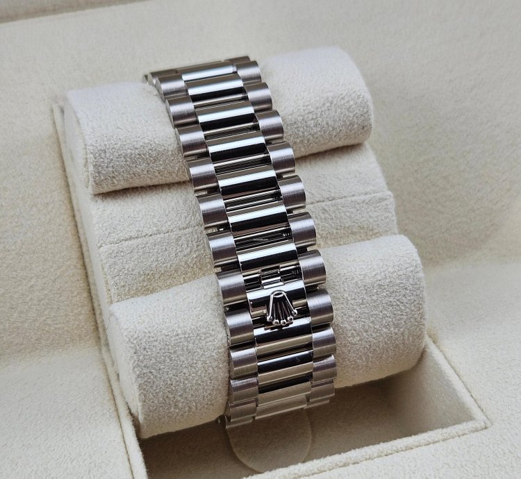 Rolex Day-date 36 New 2023 President White Gold 18kt White Dial Roman Letter 128239-0038