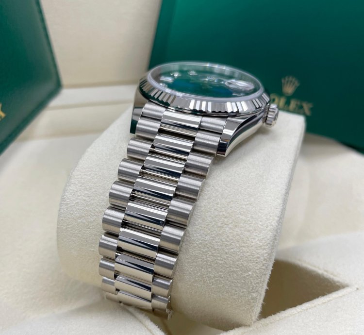 Rolex Day-date 36 New Day-date 36mm 128239 Fluted Bezel Blue Ombre Diamond Dial Presidential Band