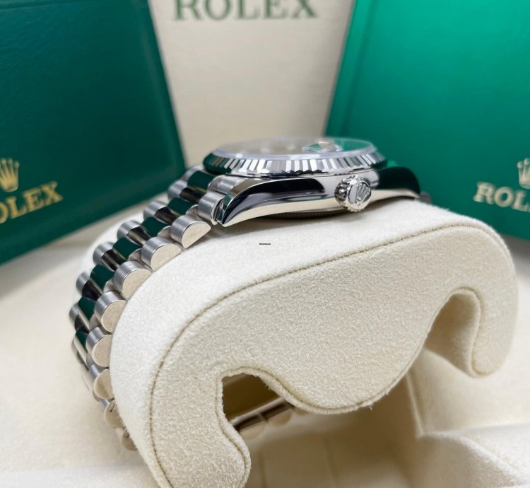 Rolex Day-date 36 New Day-date 36mm 128239 Fluted Bezel Blue Ombre Diamond Dial Presidential Band