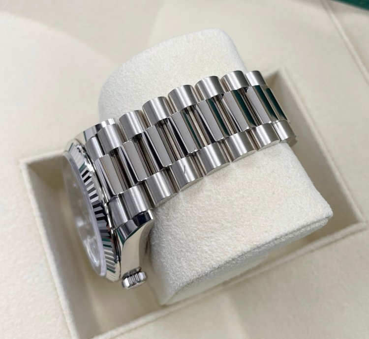 Rolex Day-date 36 New Day-date 36mm 128239 Fluted Bezel Blue Ombre Diamond Dial Presidential Band