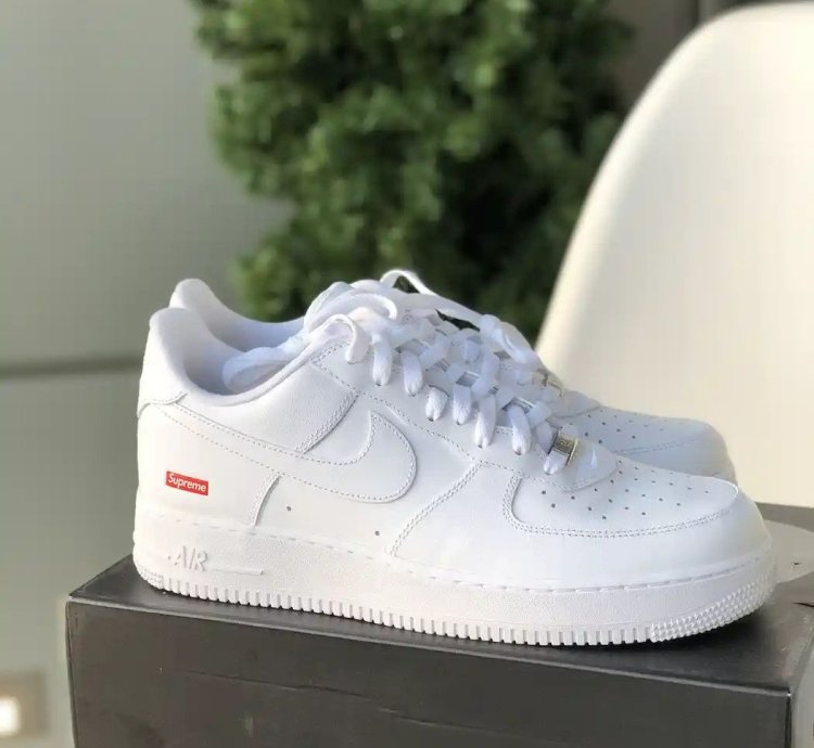 Supreme Nike Air Force 1 Low Sneakers2