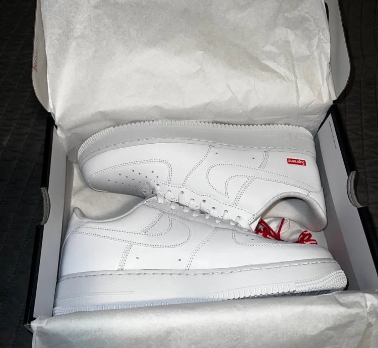 Supreme Nike Air Force 1 Low Sneakers2