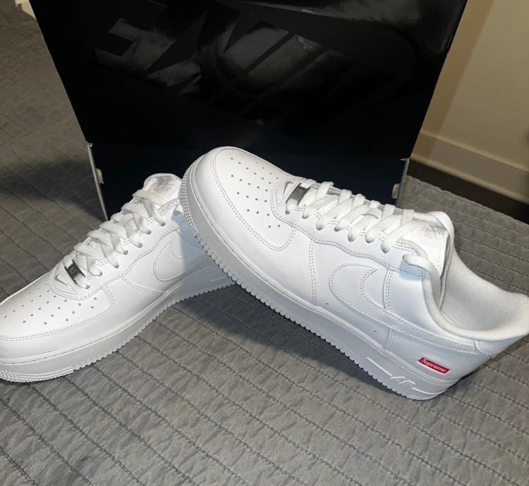 Supreme Nike Air Force 1 Low Sneakers2