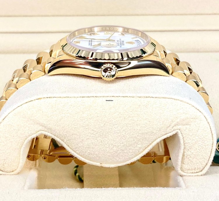 Rolex Day-date 36 New Full Set Full Stickers 2023 White Roman Dial 128238 Yellow Gold