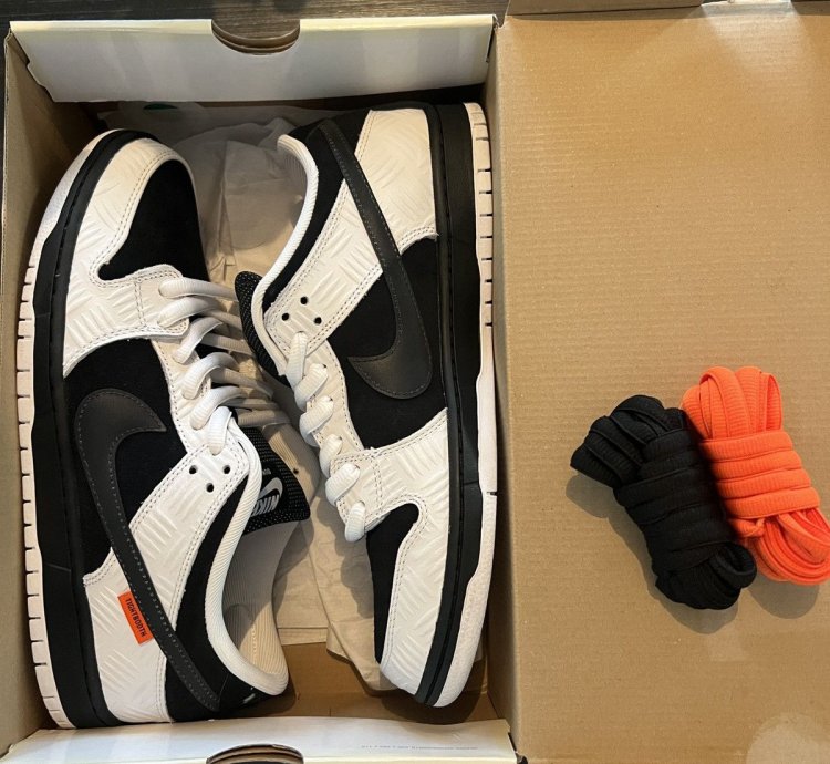 Nike Sb Dunk Low Tightbooth