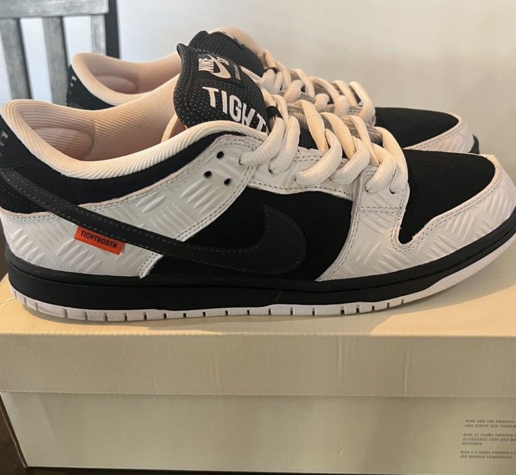 Nike Sb Dunk Low Tightbooth