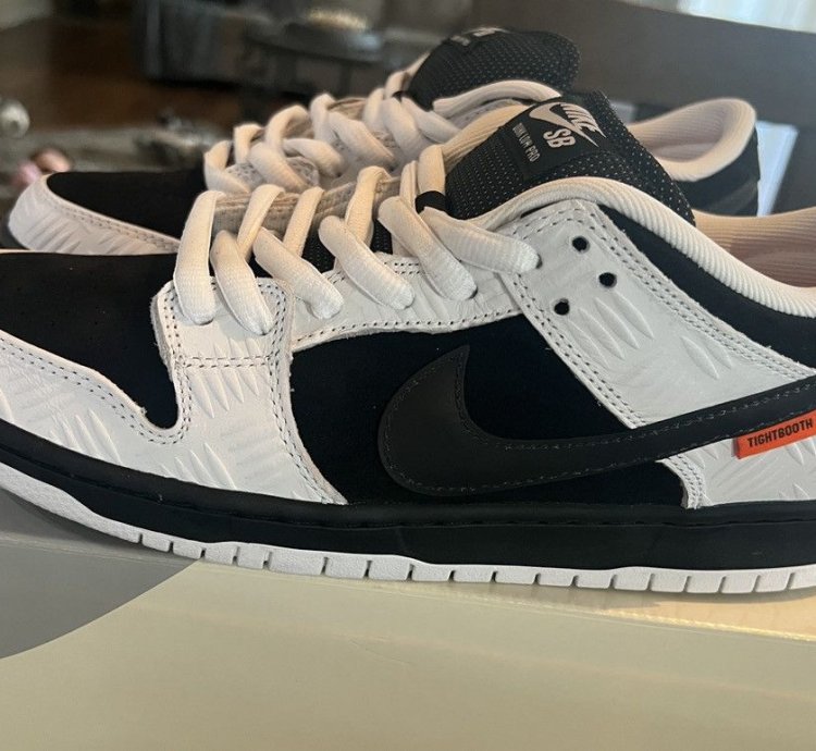 Nike Sb Dunk Low Tightbooth