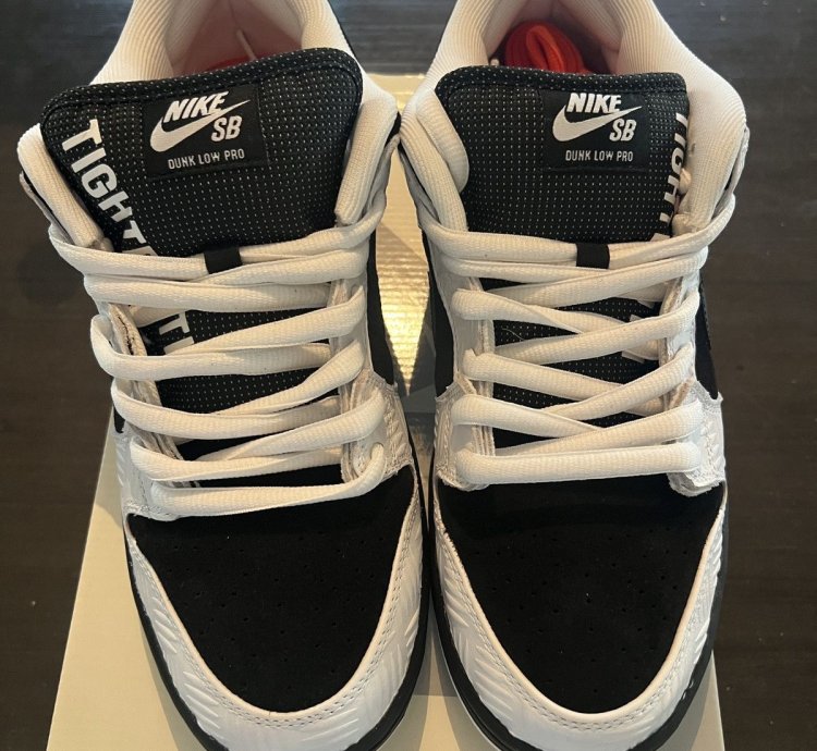 Nike Sb Dunk Low Tightbooth