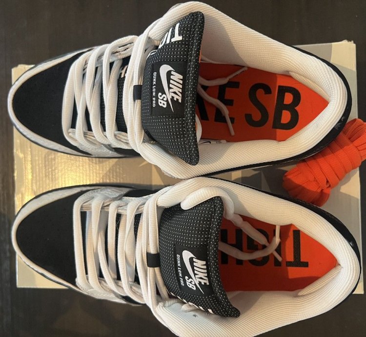 Nike Sb Dunk Low Tightbooth