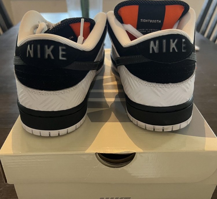 Nike Sb Dunk Low Tightbooth