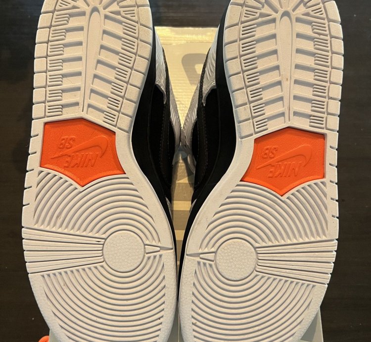 Nike Sb Dunk Low Tightbooth