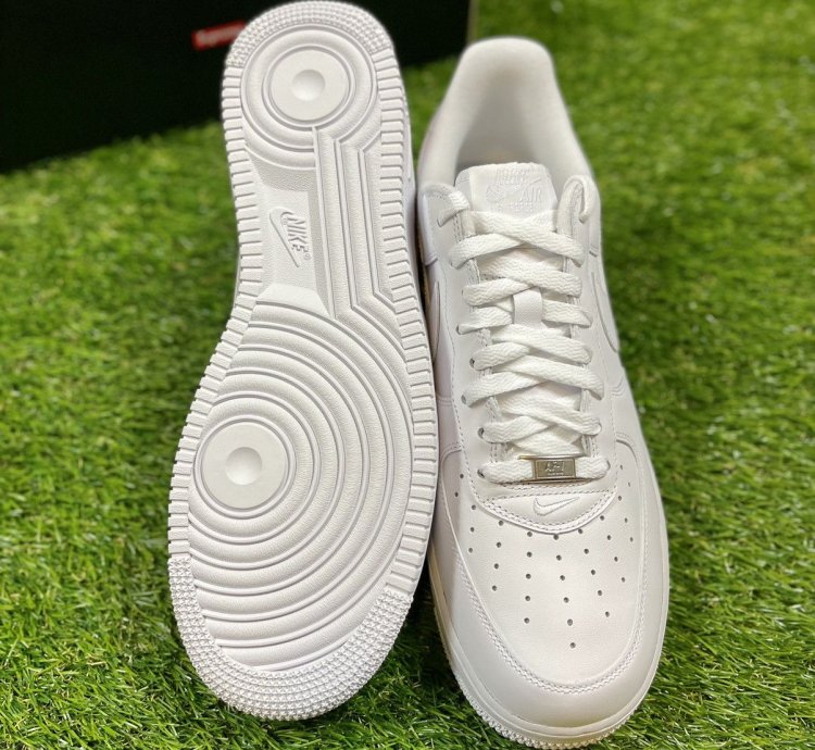 Supreme Nike Air Force 1 Low White