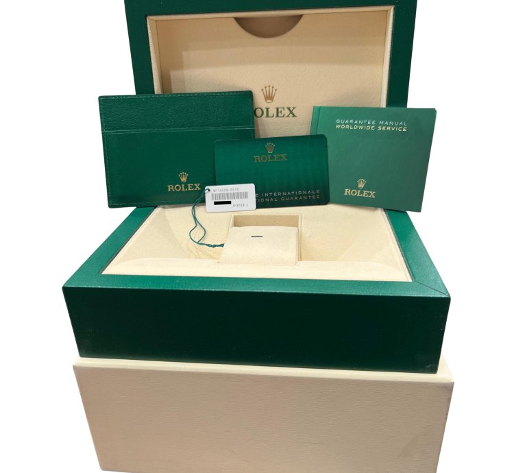 Rolex Daytona 2021 New Papers Rolex Daytona Cosmograph Green 40mm 18k Yellow Watch 116508 Box