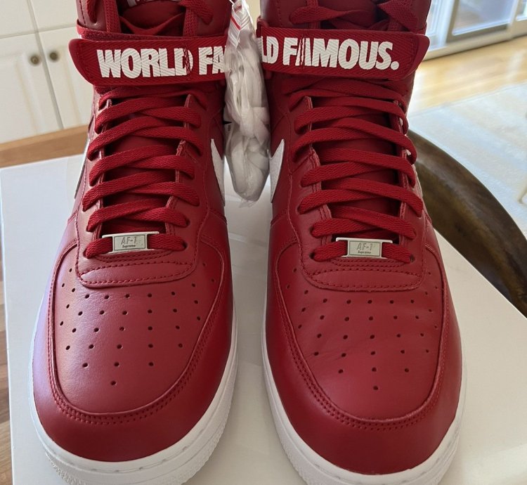 Supreme Nike Air Force One High World Famous