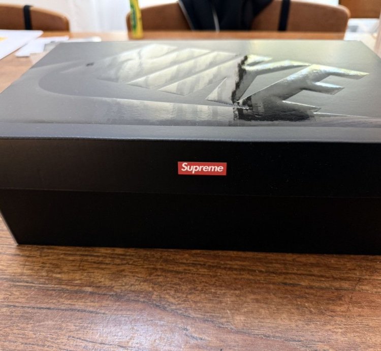 Supreme Nike Air Max