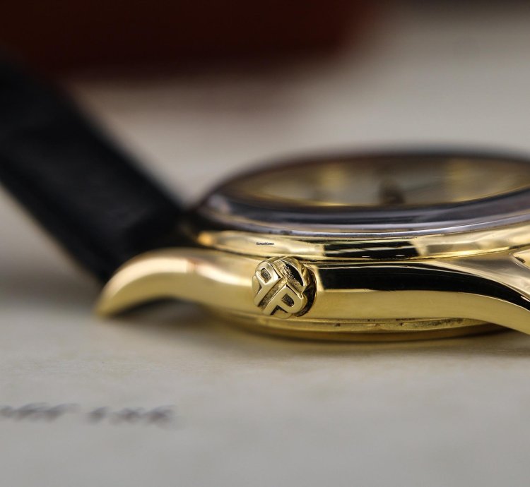 Patek Philippe Calatrava Vintage Calatrava Ref 2526 18kt Yellow Gold Mark Enamel Dial From Year 1955