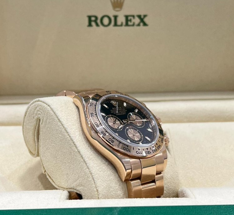 Rolex Daytona 2022 Rose Gold Daytona Black Dial Box And Papers 116505