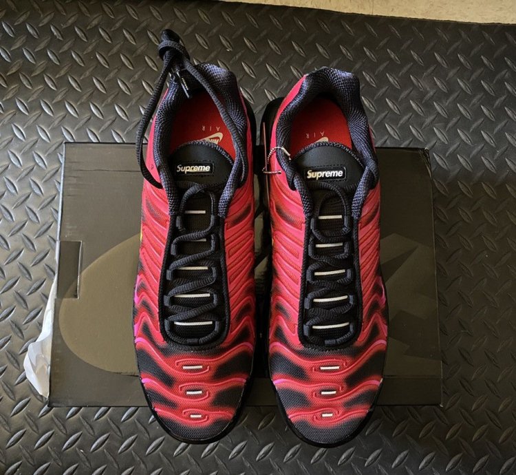 Supreme Nike Air Max Tn Plus