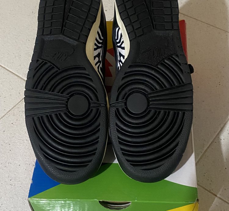 Nike Sb Dunk Quartersnacks Zebra