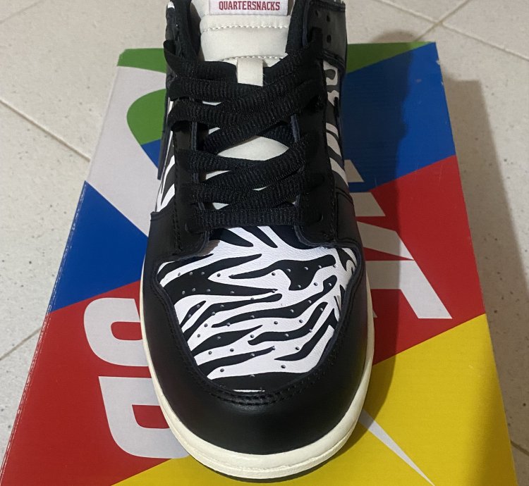 Nike Sb Dunk Quartersnacks Zebra
