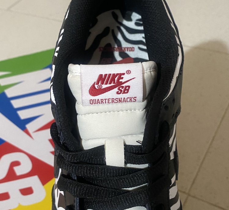 Nike Sb Dunk Quartersnacks Zebra