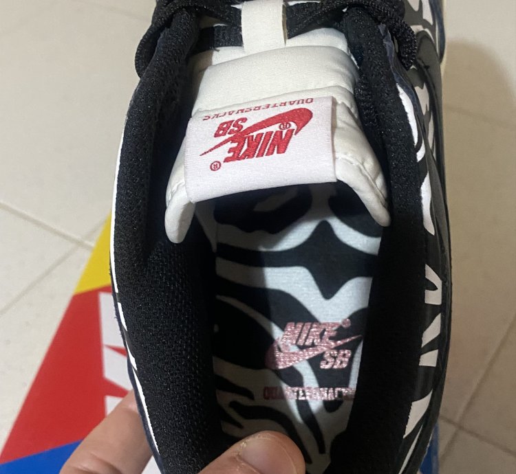 Nike Sb Dunk Quartersnacks Zebra