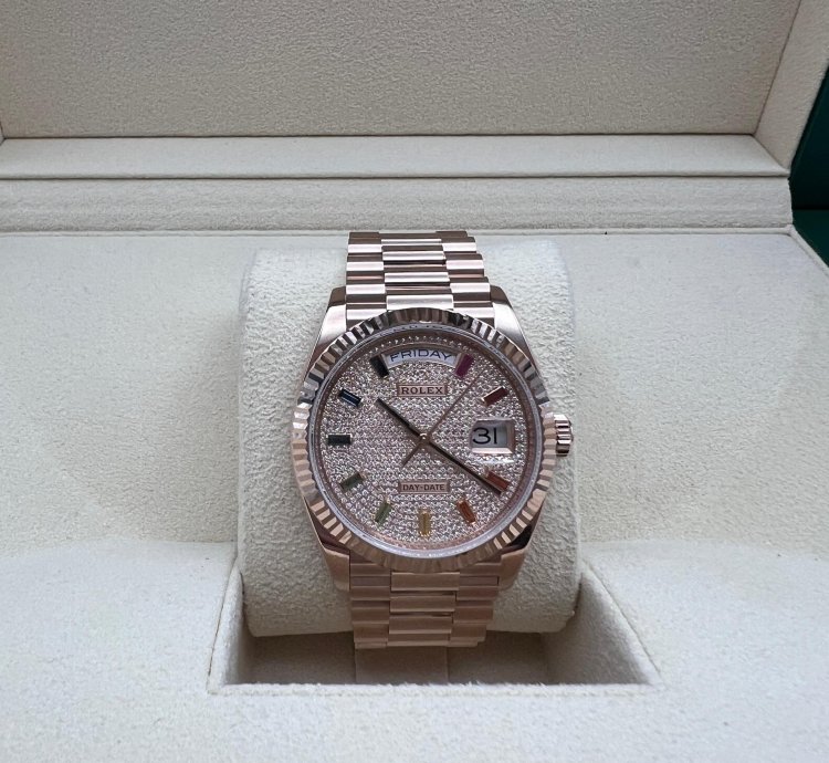 Rolex Day-date 36 Rainbow Pave Dial Rose Gold