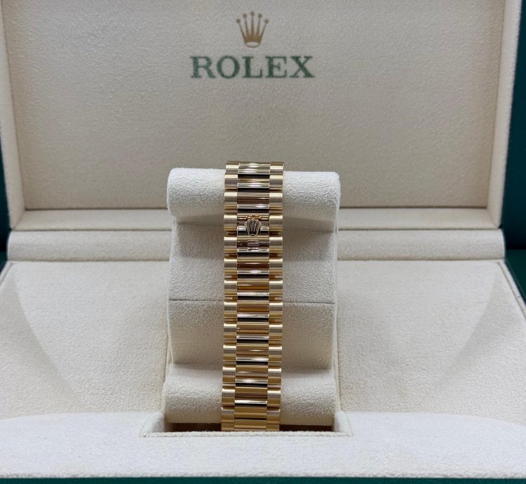 Rolex Day-date 36 Rainbow Sapphire Diamonds Dial Factory Set New