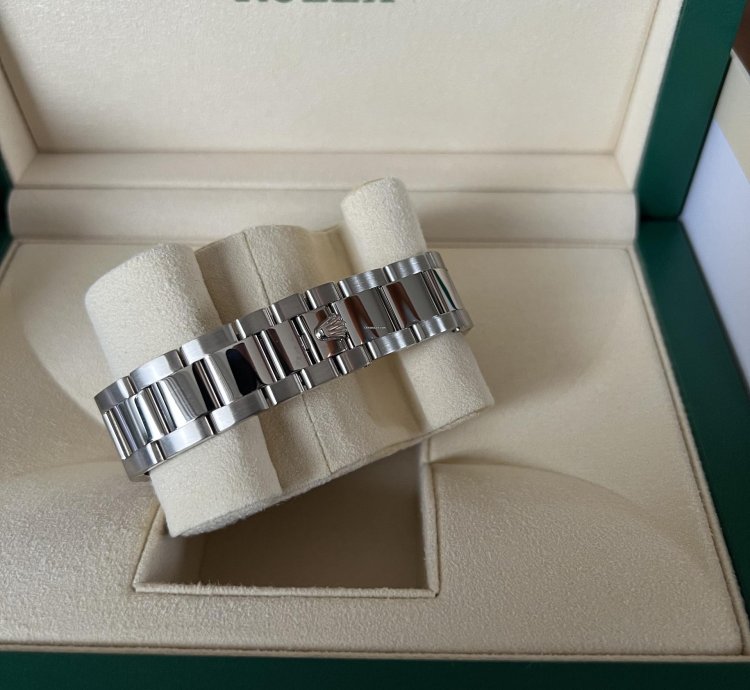 Rolex Day-date 36 Ref 118209 18k White Gold Rare Blue Wave Dial New Rolex Service Guarantee