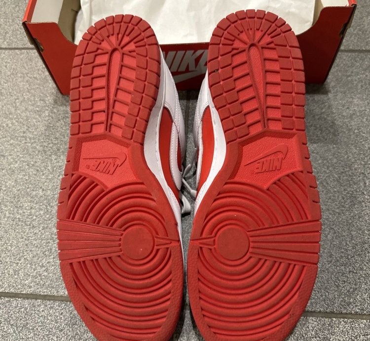 Nike Sb Dunks University Reds Barely Worn