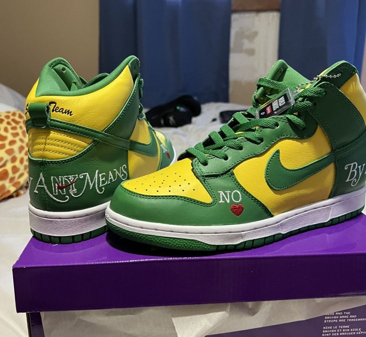 Supreme Nike Dunk High