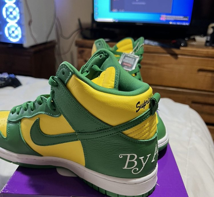 Supreme Nike Dunk High