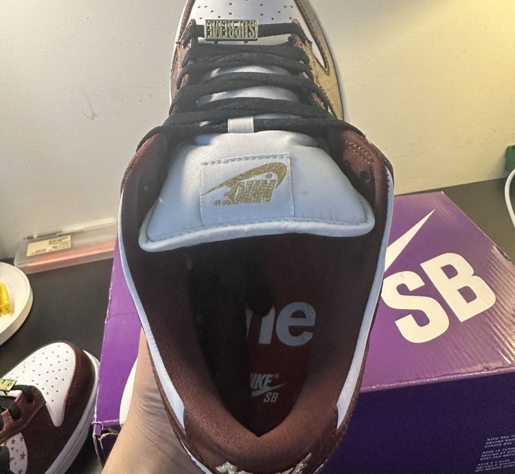 Supreme Nike Dunk Sb