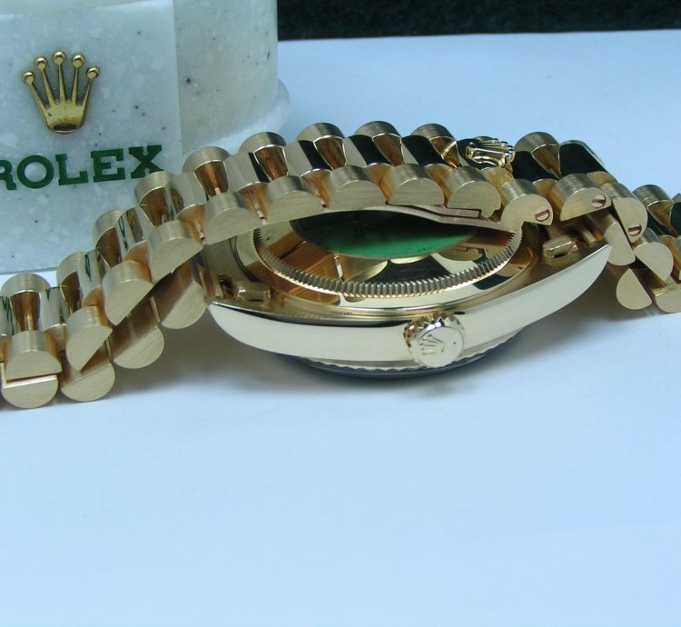 Rolex Day-date 36 Un-worn Boxes Papers Champagne Diamond Dial Fluted Bezel 18238