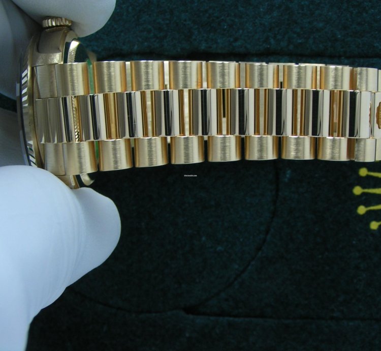 Rolex Day-date 36 Un-worn Boxes Papers Champagne Diamond Dial Fluted Bezel 18238