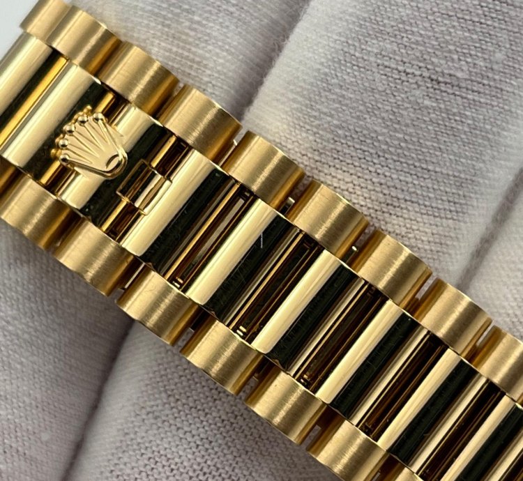 Rolex Day-date 36 Unworn Day-date 36mm Champagne Diamond Dial Yellow Gold Bracelet 128238 Box Paper 2023