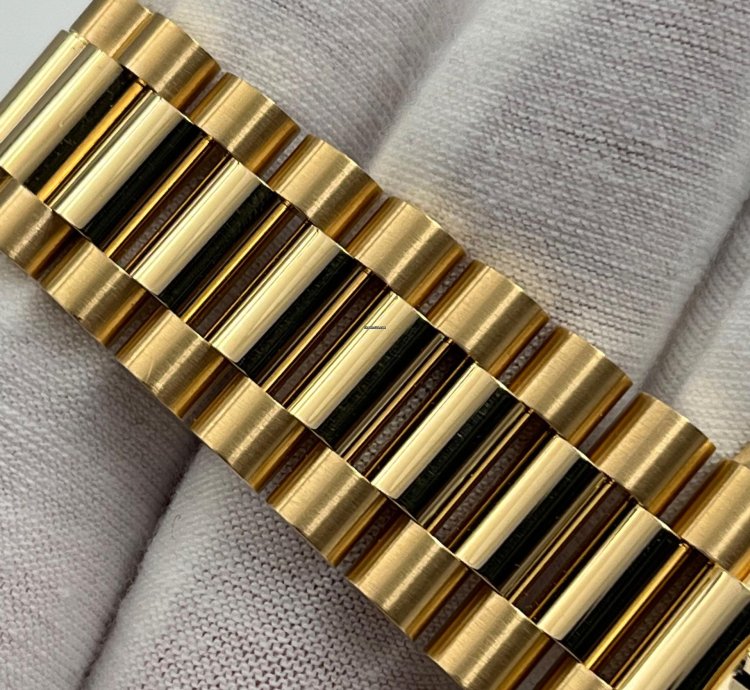 Rolex Day-date 36 Unworn Day-date 36mm Champagne Diamond Dial Yellow Gold Bracelet 128238 Box Paper 2023