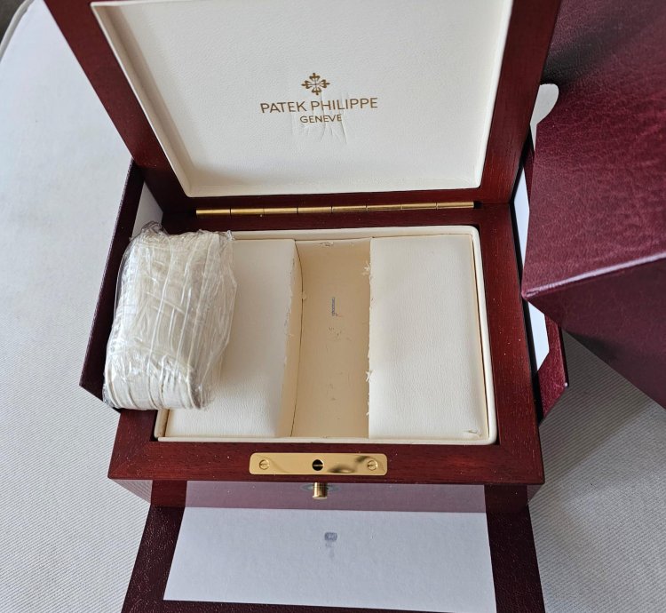 Patek Philippe Chronograph 5070j Yellow Gold With Extract Never Polished
