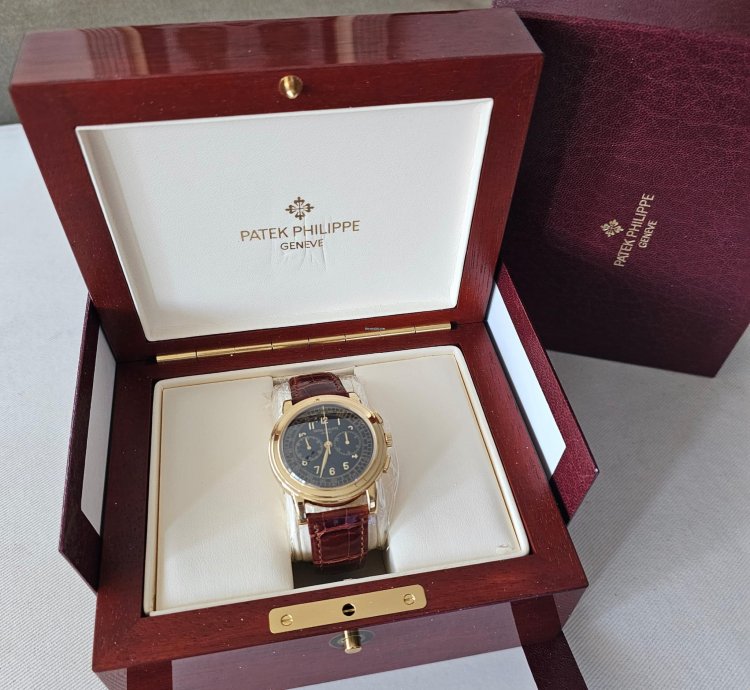 Patek Philippe Chronograph 5070j Yellow Gold With Extract Never Polished